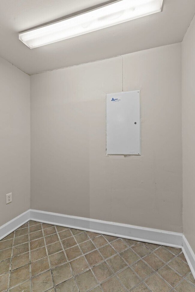 Building Photo - 3534 E Fall Creek Pkwy N Dr