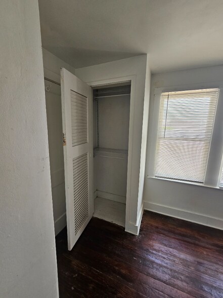 Building Photo - 1606 Ridgewood Ave