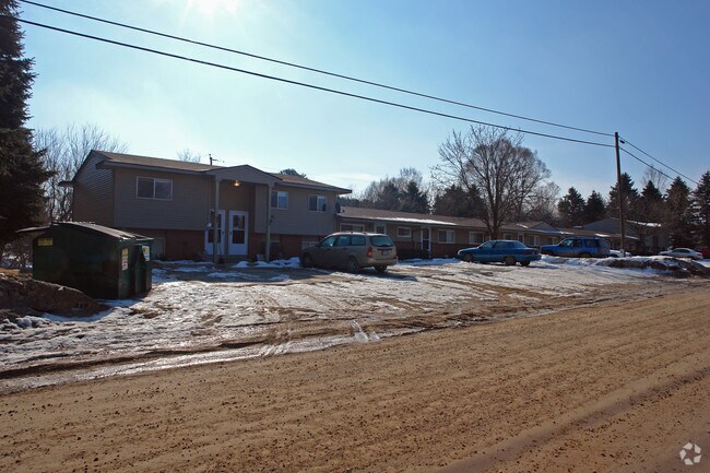 Primary Photo - Pine River Apartments
