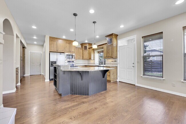 Building Photo - $3,650 - 4 Bed, 4 Bath Home with 4 Car Gar...
