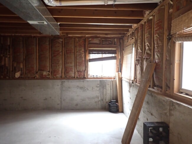 Building Photo - 4885 S Iris St