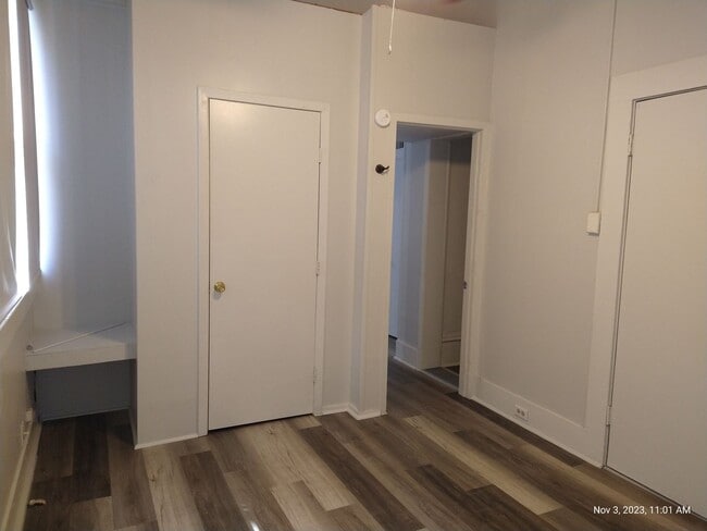 Building Photo - 822 E Carson St