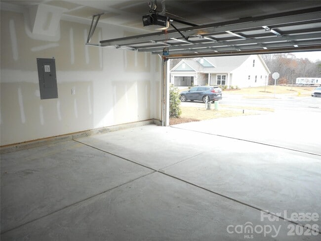 Building Photo - 17015 Dogwood Crk Ln