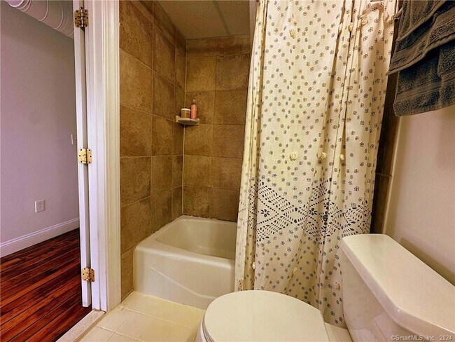 Building Photo - 145 Canal St E