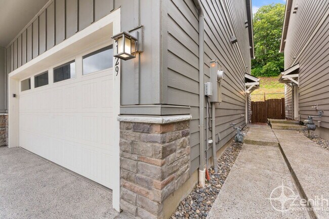 Building Photo - 4129 N Cyn Cir