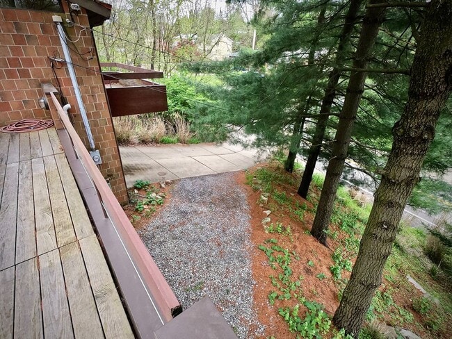 Building Photo - 8/1 Mid Century Modern Private House Bordering Frick Park. 1 of a kind.