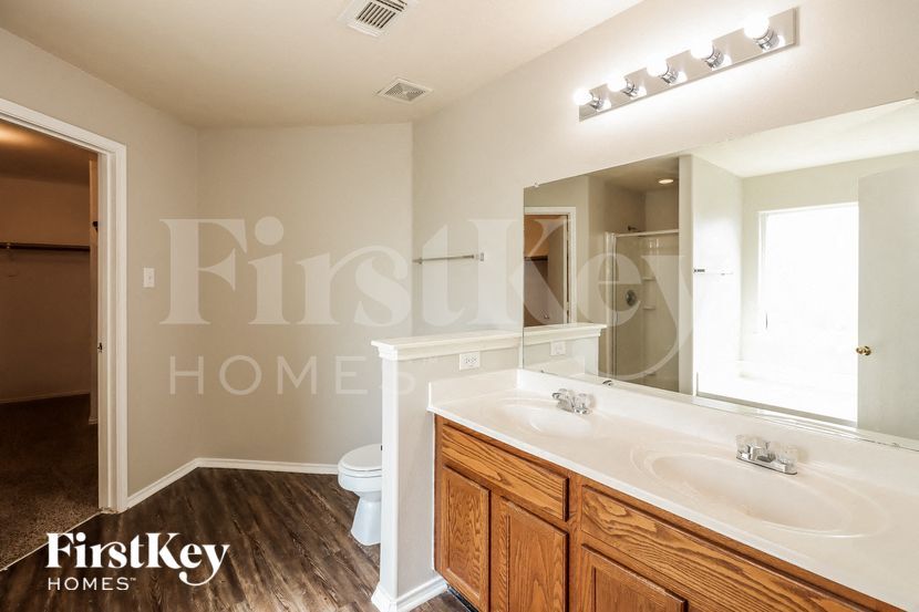 Building Photo - 602 Regal Hollow Ln