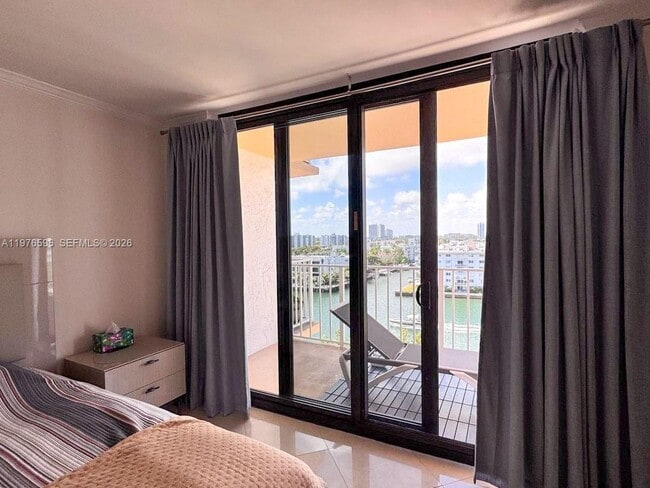 Building Photo - 290 174th St St