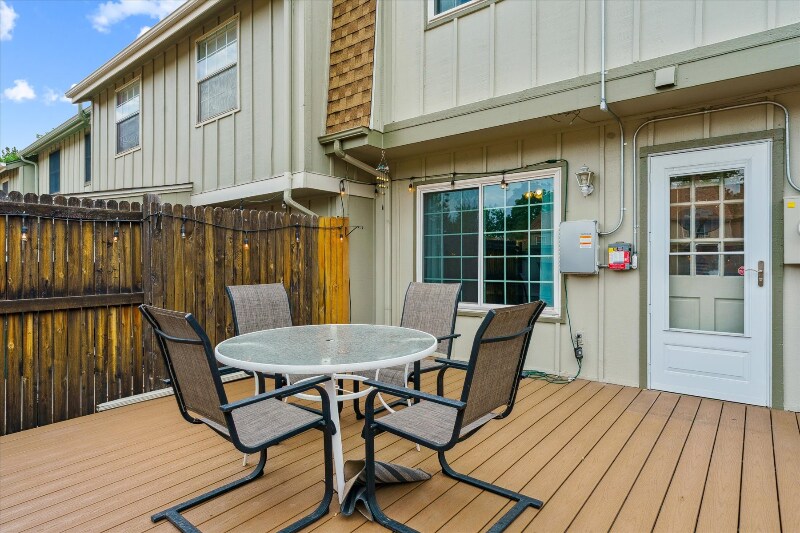 Building Photo - 2433 E Fremont Ct