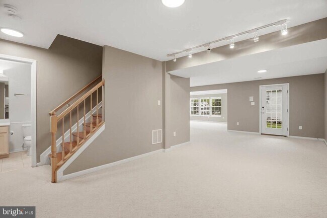 Building Photo - 6020 Moonsails Ln