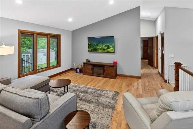 Building Photo - 1222 Saddlebrook Ln