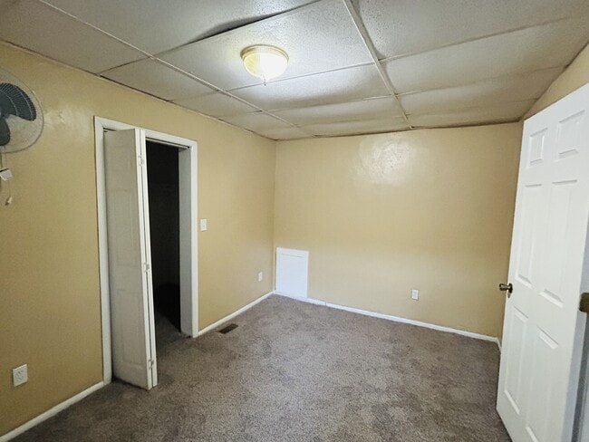 Building Photo - 242 W 28th St