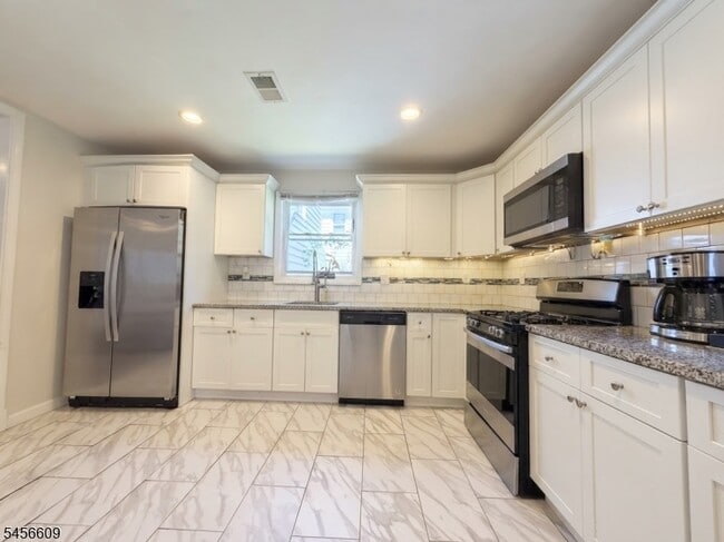 Building Photo - 1047 Jaques Ave