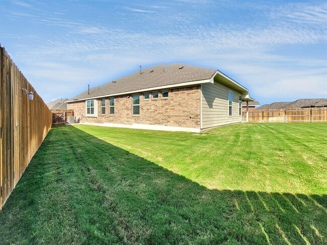 Building Photo - 610 Hereford Lp