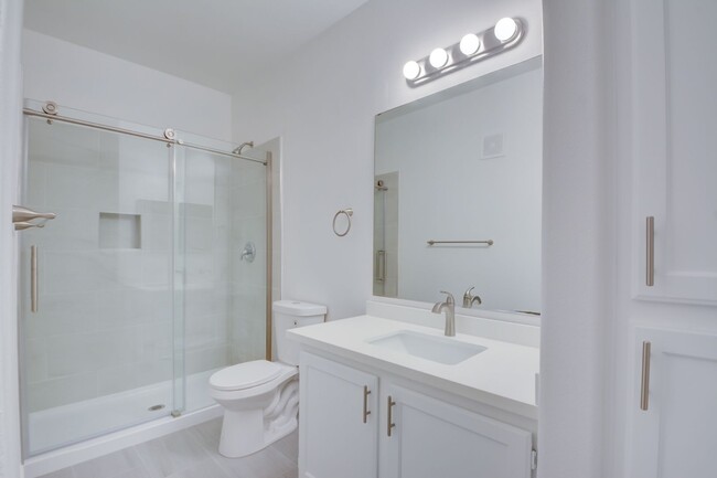 Building Photo - UPGRADED 2 BEDROOM CONDO!