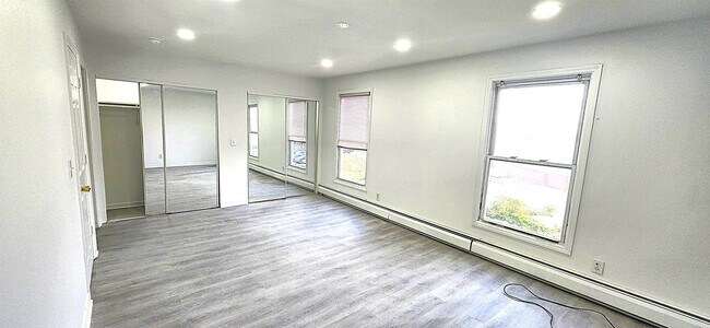 Building Photo - 708 Garfield Ave