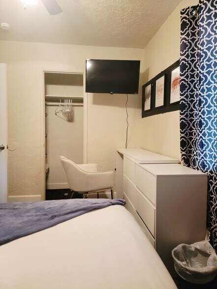 Building Photo - 140 4th St