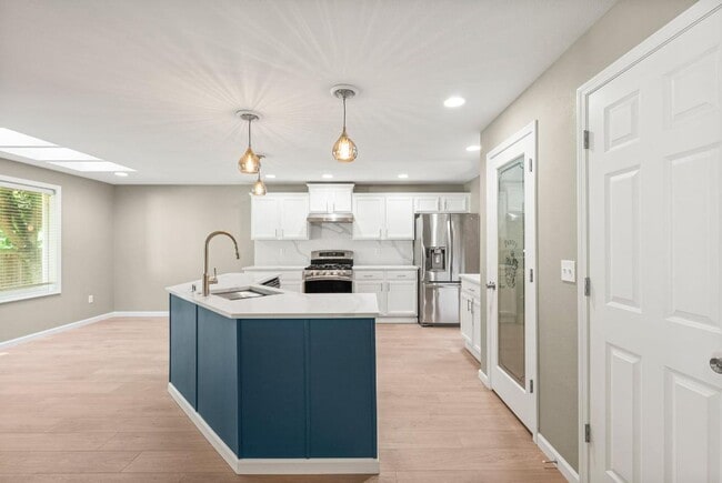 Building Photo - Spacious Sunrise Home for Rent in Puyallup...