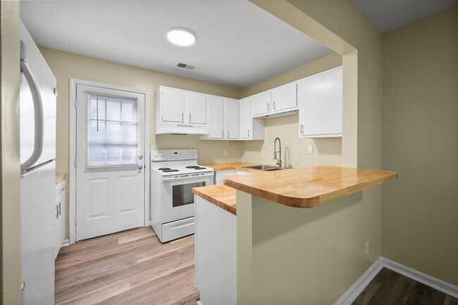 Building Photo - 3301 Orchard Manor Cir
