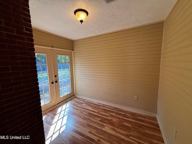 Building Photo - 232 Boxwood Cir