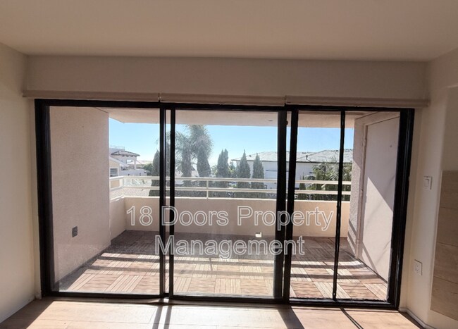 Building Photo - 5726 La Jolla Blvd