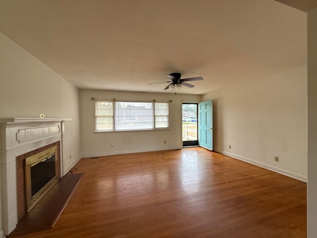 Building Photo - 106 Hawthorne Dr