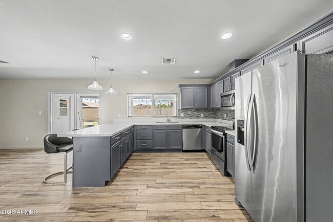Building Photo - 10217 N 37th Ave