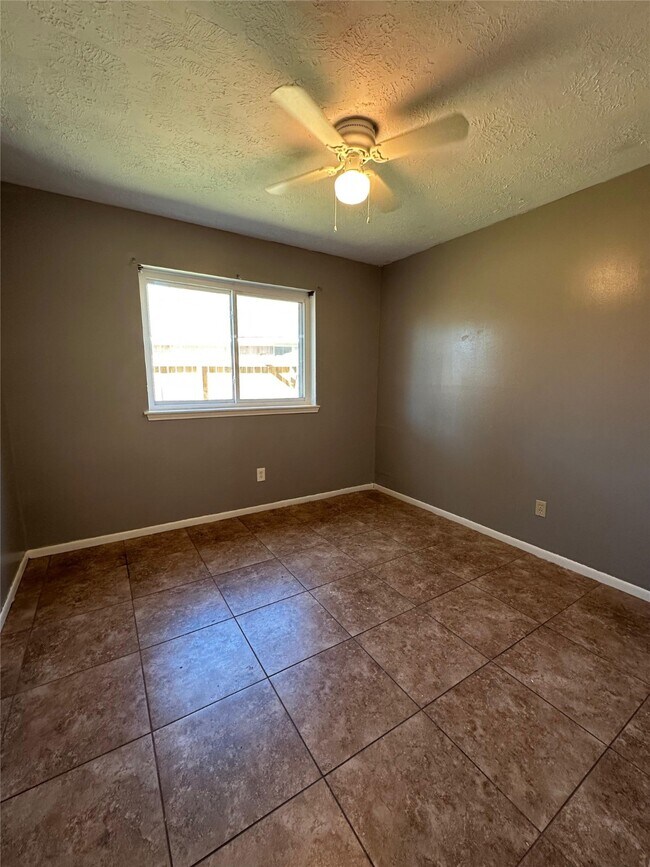 Building Photo - 6603 Readsland Ln