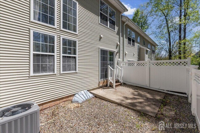 Building Photo - 302 Wellington Park Dr