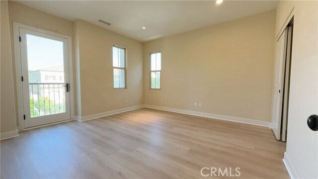 Building Photo - 22 Statuary