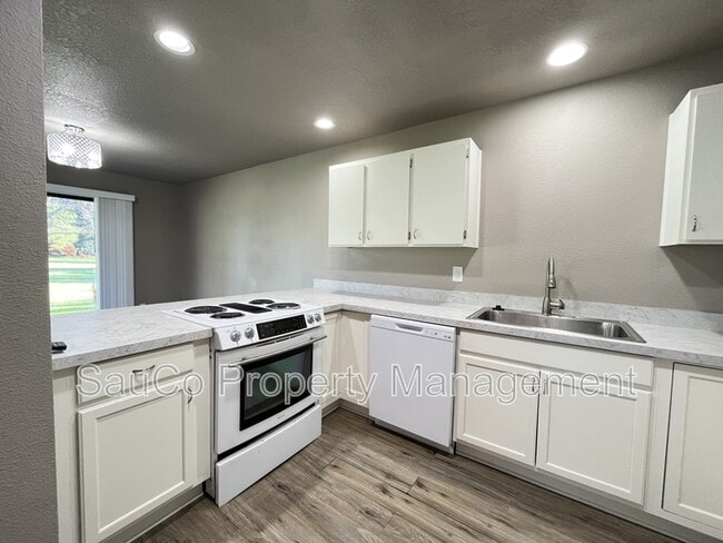 Building Photo - 20635 NW Lapine Way