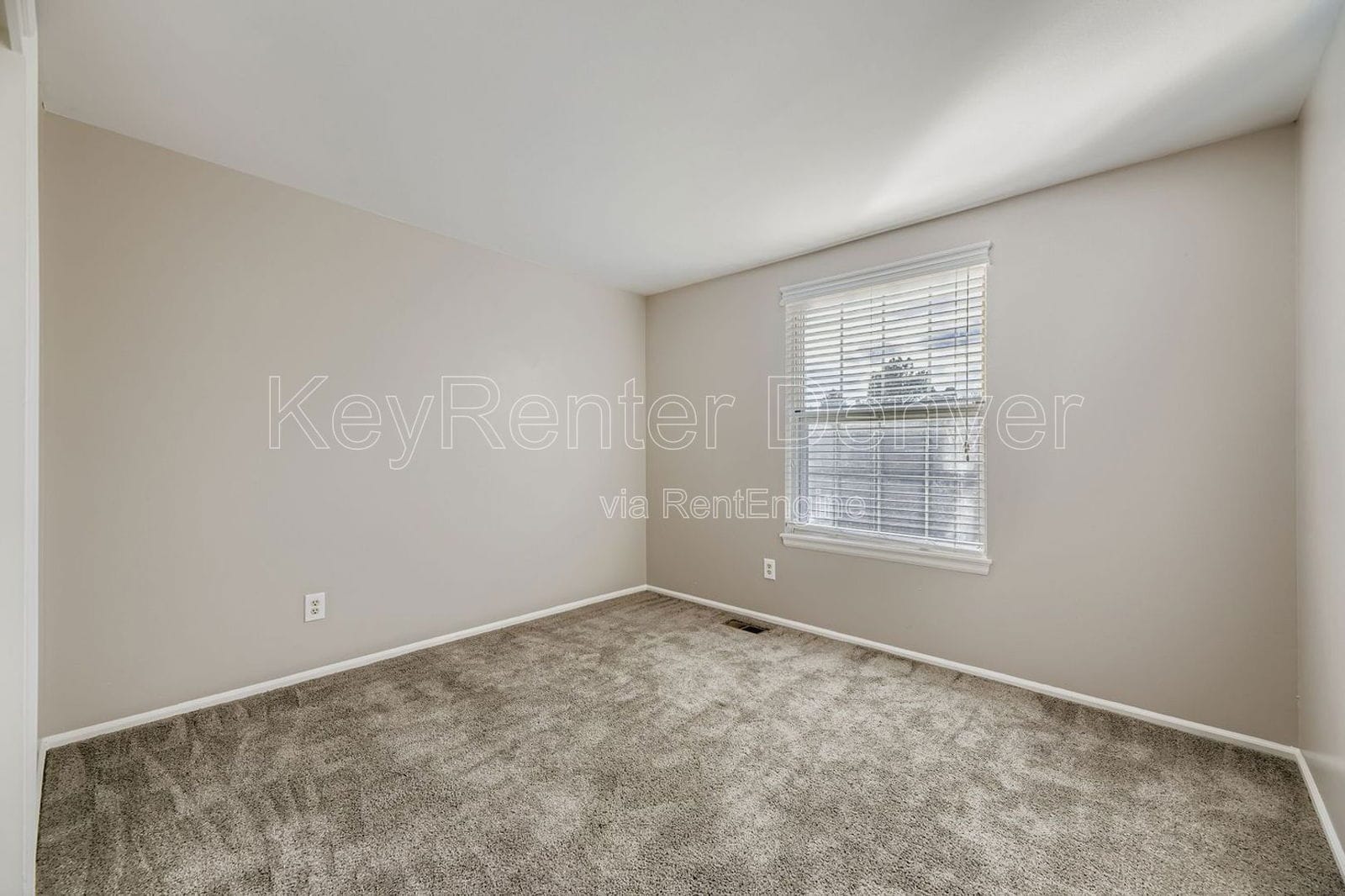 Building Photo - 6930 E Briarwood Dr