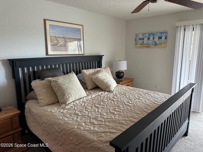 Building Photo - 8494 Ridgewood Ave