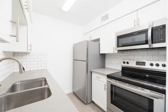 Building Photo - 1401 NE 17th Ct