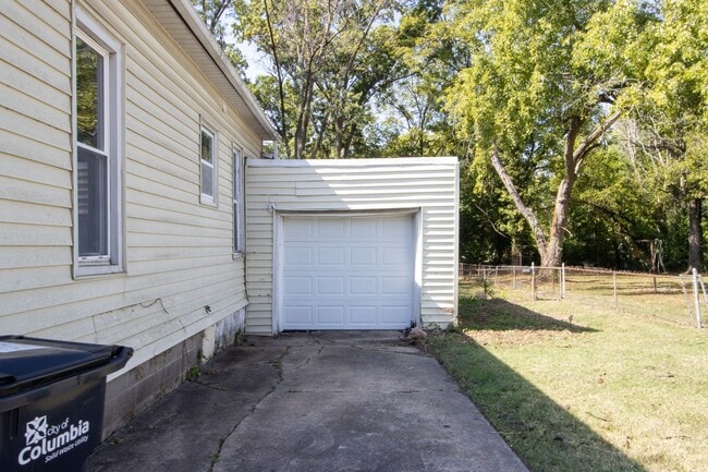 Building Photo - 4bd/1ba
