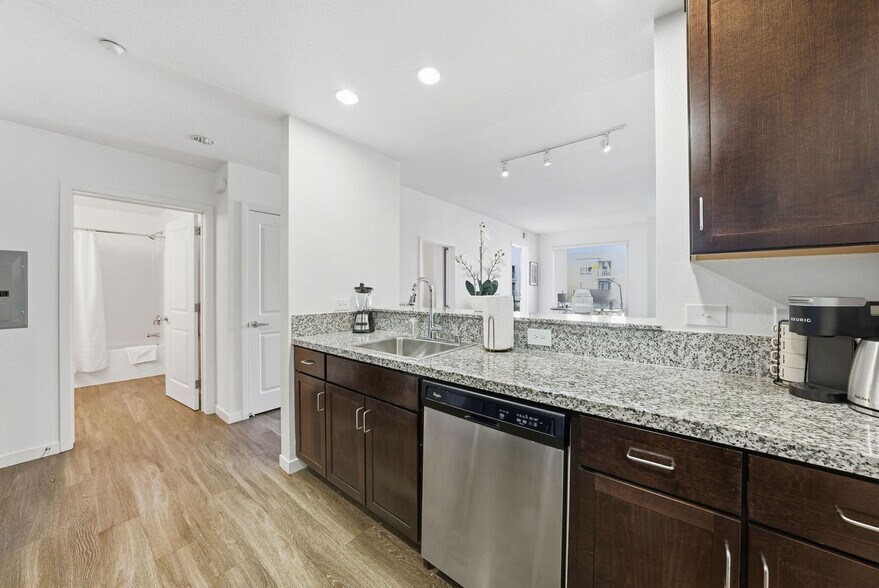 Building Photo - 1201 4th St