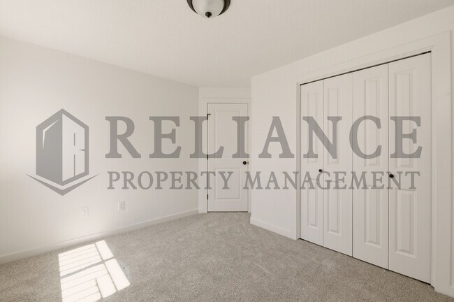 Building Photo - 5259 N Pinecrest Ct