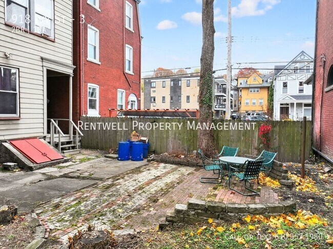 Building Photo - 918 Ivy St