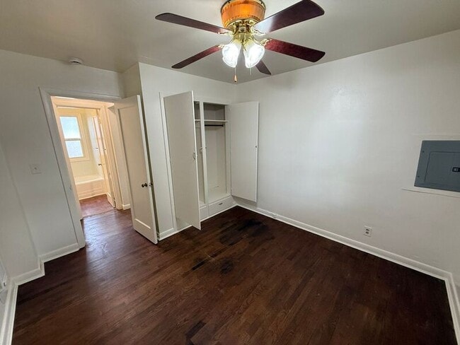 Building Photo - 392 17th St SE