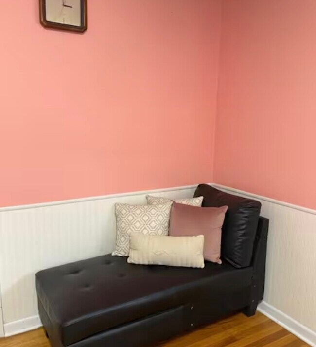 Building Photo - 449 Jensen Rd