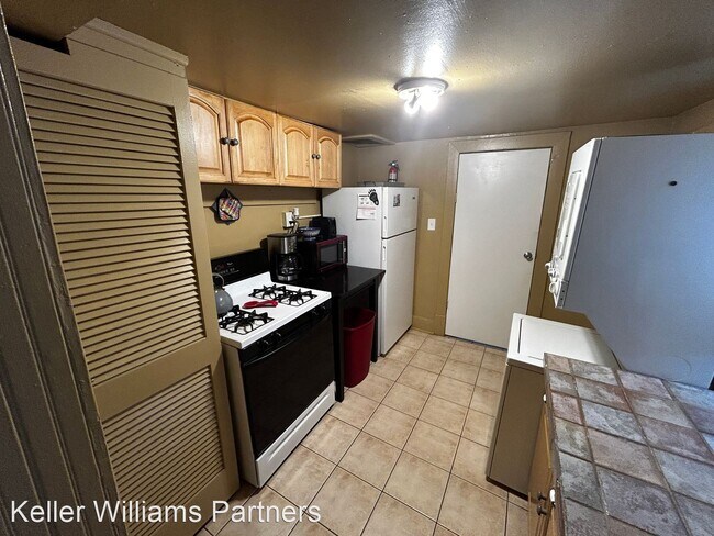 Building Photo - 1 br, 2 bath House - 416 Cheyenne Blvd