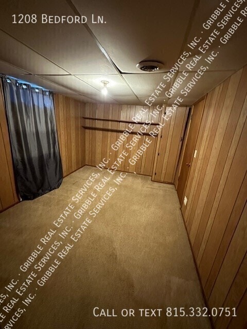 Building Photo - 1208 Bedford Ln