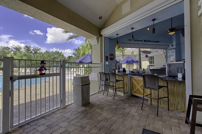Building Photo - 2356 Silver Palm Dr