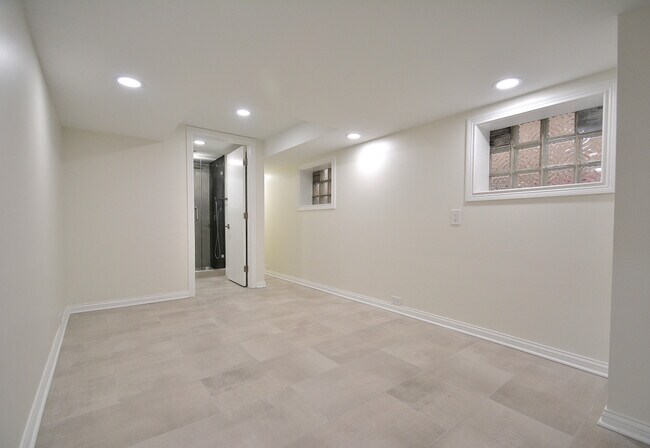 Building Photo - 6311 N Lawndale Ave