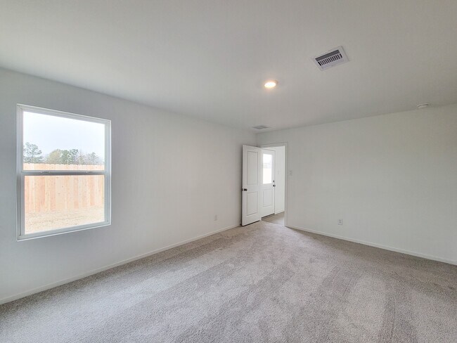 Building Photo - 15675 Plum Brk Dr