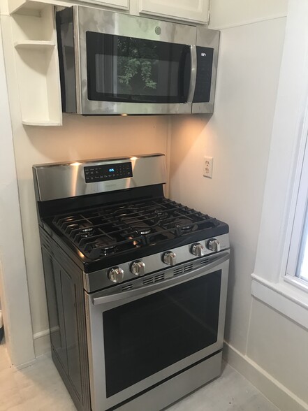 Kitchen - 1028 Clay Ave