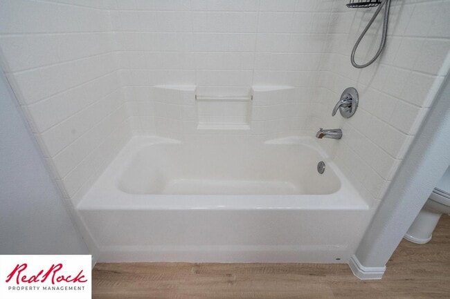 Building Photo - 4 Bedroom in Amber Estates - Newer LVP Flooring throughout home!