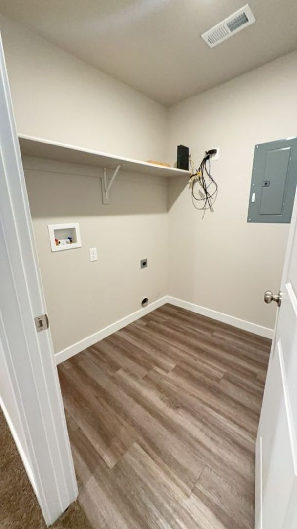 Building Photo - 823 N Wellington Ct
