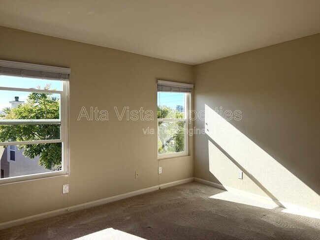 Building Photo - 11877 Spruce Run Dr