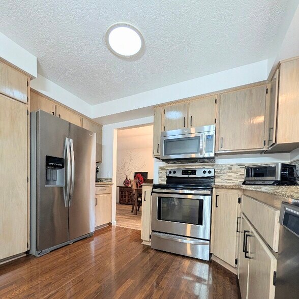 Building Photo - 99 Sunset Pl